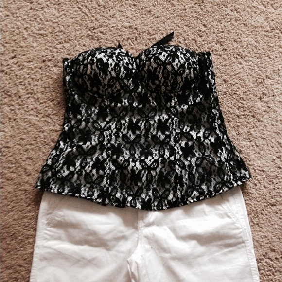 🌀 White W/Black lace halter