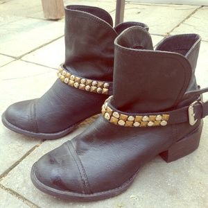 Rocketdog black leather style ankle boot w studs