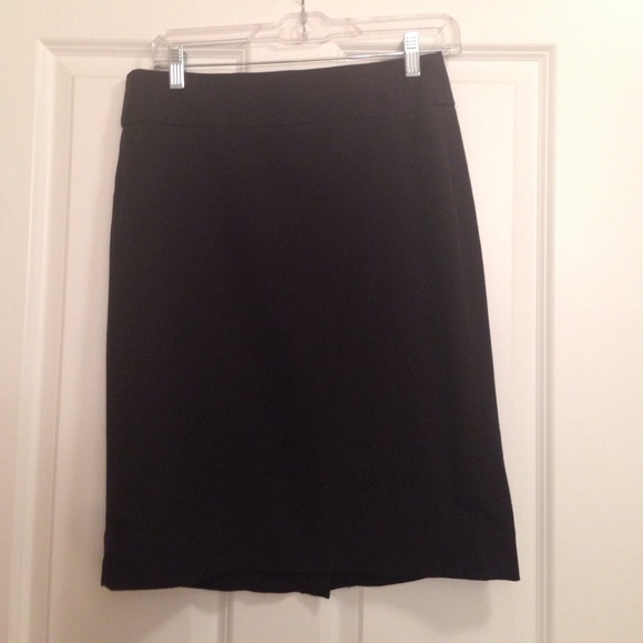 The perfect black pencil skirt!