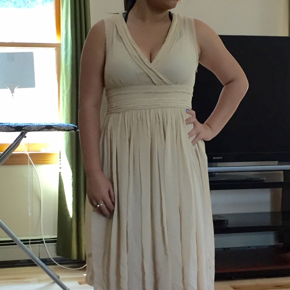 Beautiful Banana Republic Beige Dress