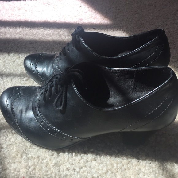 Shoe - Picture 2 of 4