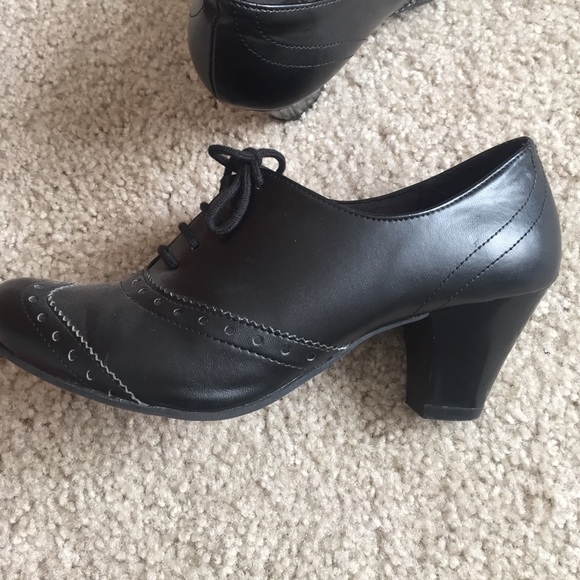 Shoe - Picture 3 of 4