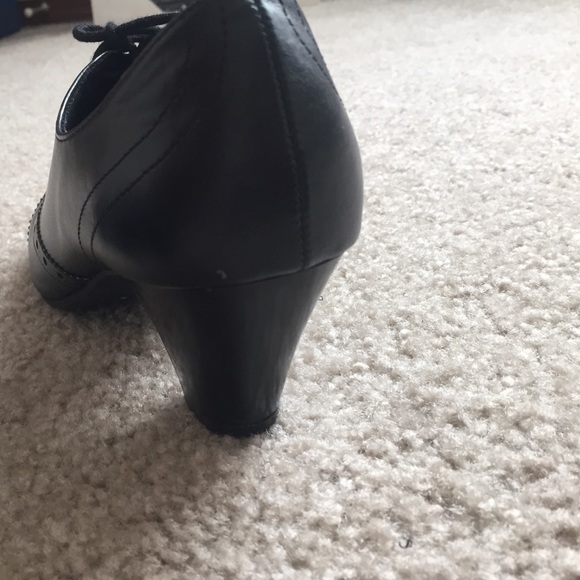 Shoe - Picture 4 of 4