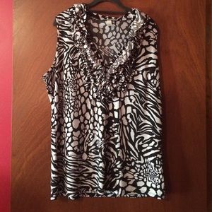 SALE! Black and white patterned top