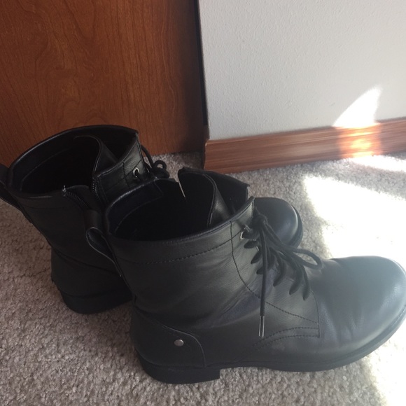 Leather boot