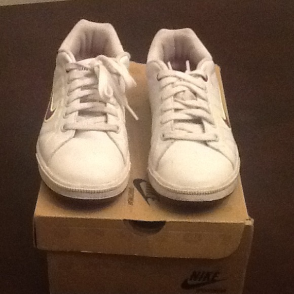 Sneakers - Picture 2 of 2