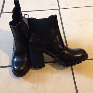 Sale!! Final price Black ankle boots