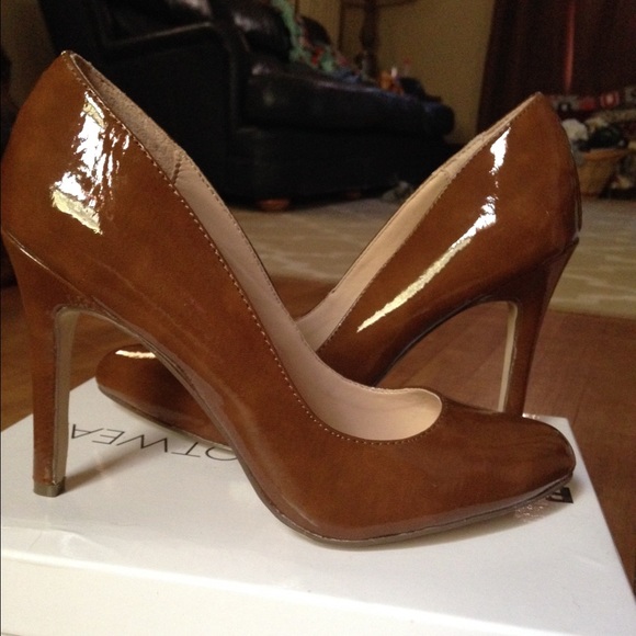 Brown patent leather Report heels