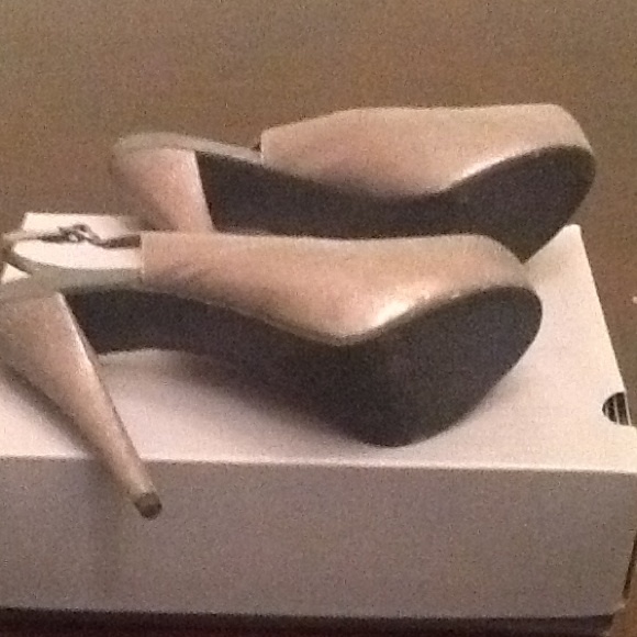 Heels - Picture 2 of 3