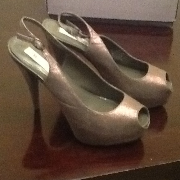 Heels - Picture 3 of 3