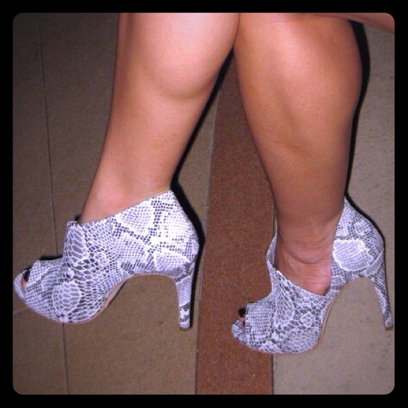 BCBG Maxazria heels