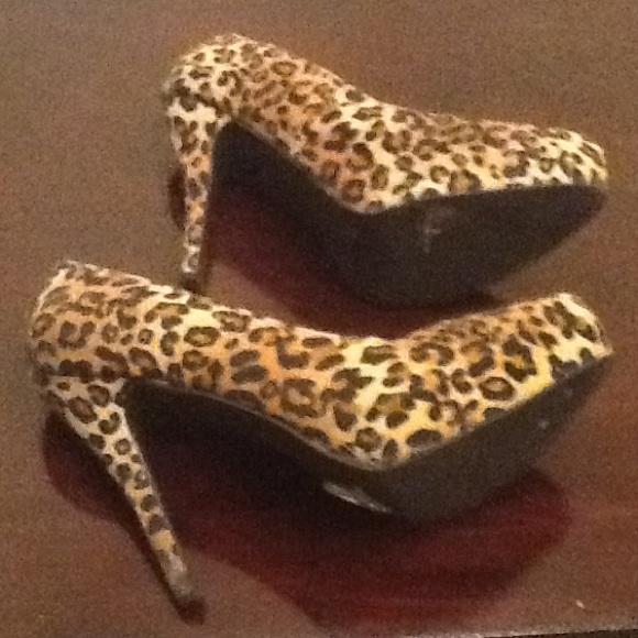 Heels - Picture 2 of 2