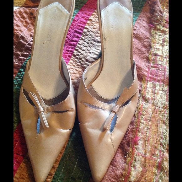 👠Nice West cream color mules 👠PRICE CUT👠 - Picture 1 of 3