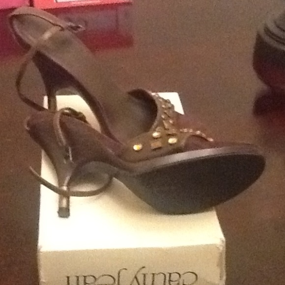 Heels - Picture 2 of 2