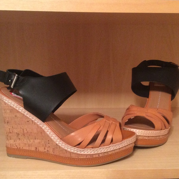 Wedges size 9. Perfect for 8.5.