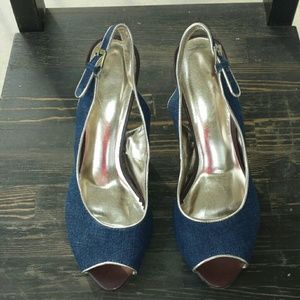 NWOT Peep toe slides with gold trim stilettos