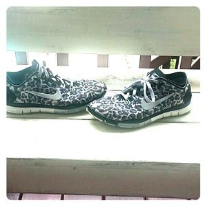 Nike free 5.0 gray cheetah print