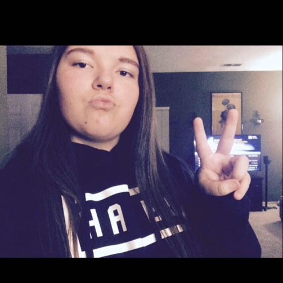 Meet your Posher, Stefanie - Picture 1 of 1