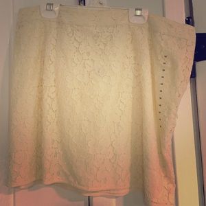 Gap Lace mini skirt- new never worn
