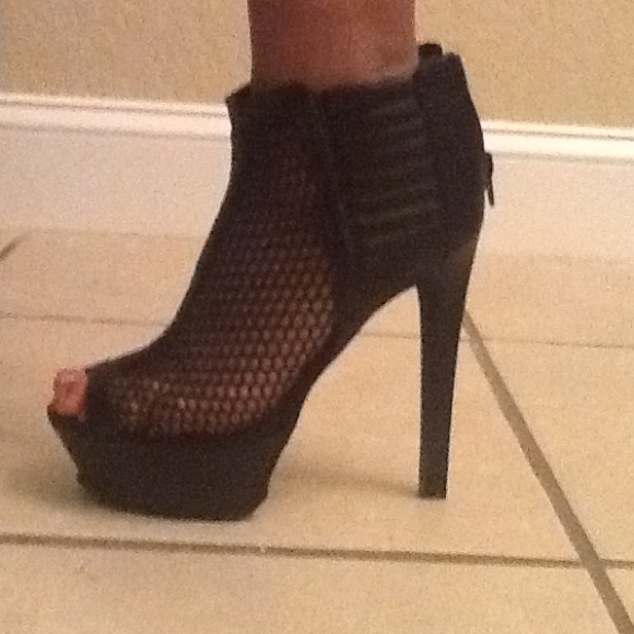 Heels - Picture 3 of 3