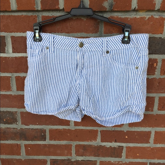 Forever 21 white and blue seersucker shorts