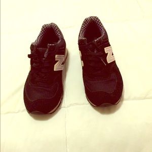 New balance black/light purple sneakers