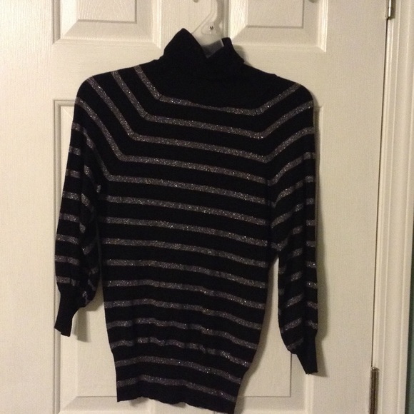 3/4 sleeve turtleneck