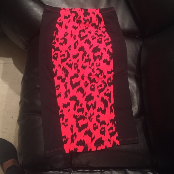 Pencil skirt (stretchy)
