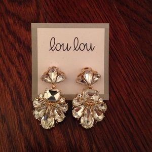 Costume earrings gold