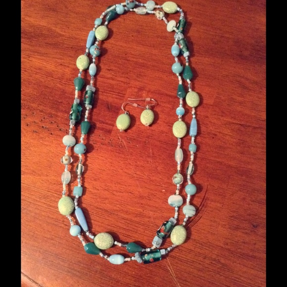 SOLD!!!  Turquoise bead necklace and earrings set - Picture 1 of 1
