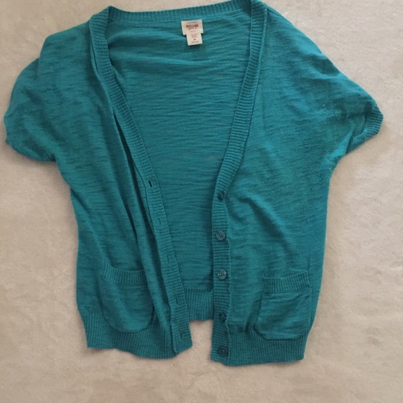 I'm selling a turquoise sweater