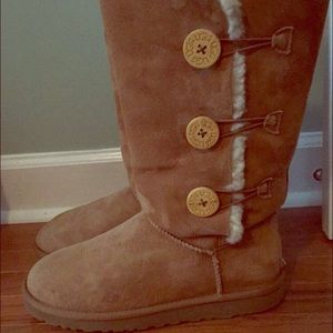 Authentic Chestnut Triple Bailey Button Uggs
