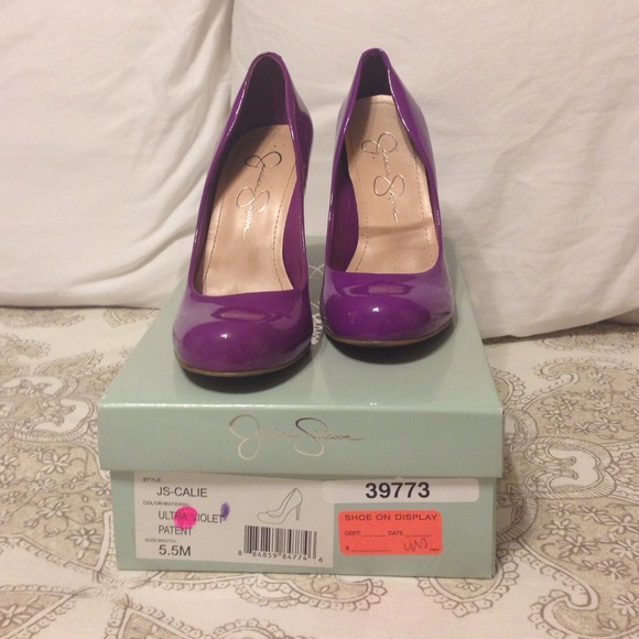 Bright Purple/Magenta Patent Pumps