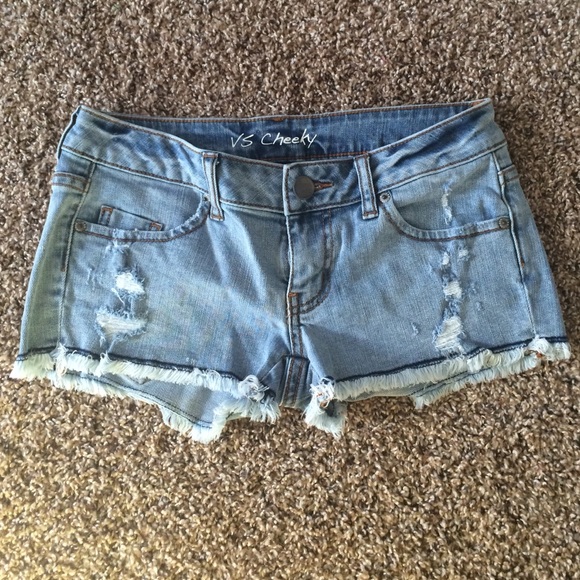Destroyed cheeky shorts