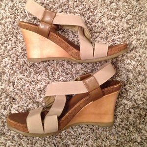 Light tan and brown wedges