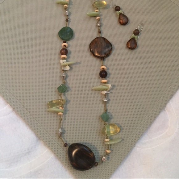 Unique green and brown necklace & earrings