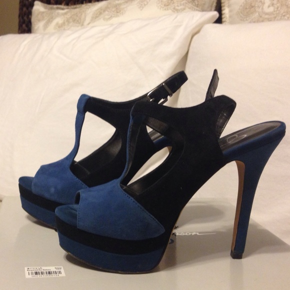 SALE- Suede Blue/Black Colorblock Pumps - Picture 2 of 3