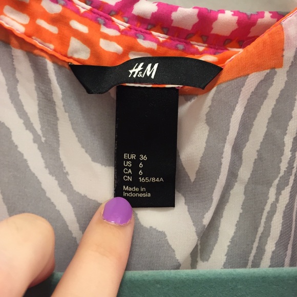 H&M patterned blouse - Picture 3 of 3