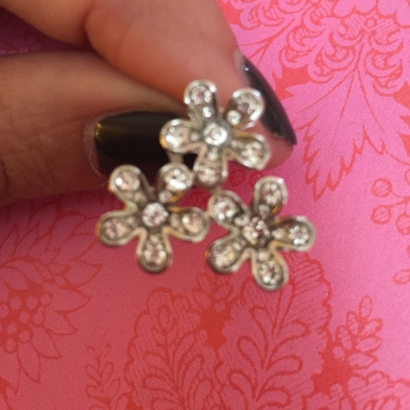 Sparkly 3 Flower Earrings - Picture 3 of 3