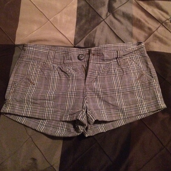 Plaid cuffed shorts💙