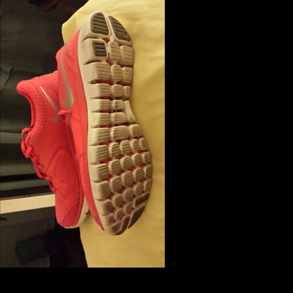 Nikes - Picture 2 of 2