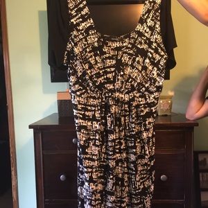 Black/white sleeve dress!