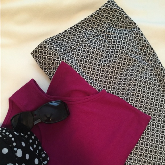 Black and white patterned cropped pants