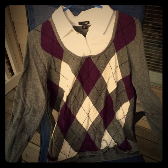 Sweater with fake under shirt - Picture 1 of 3