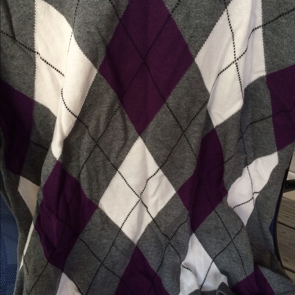 Sweater with fake under shirt - Picture 3 of 3