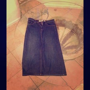 GAP denim pencil skirt.