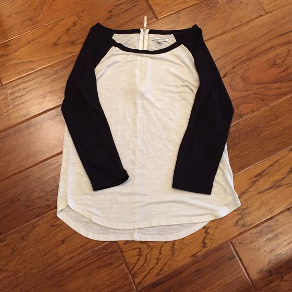 American Eagle cream and black shirt
