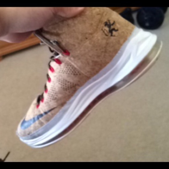 Lebron 10 corks men size 11.5 - Picture 2 of 3