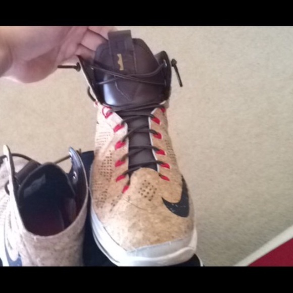 Lebron 10 corks men size 11.5 - Picture 3 of 3
