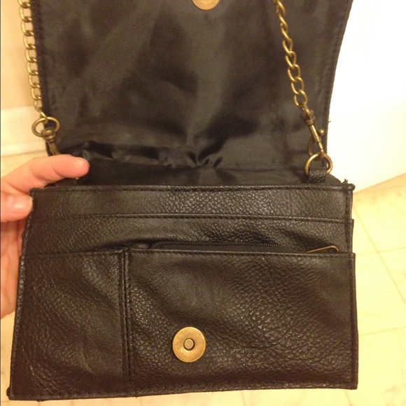 Black studded cross body purse - Picture 4 of 4